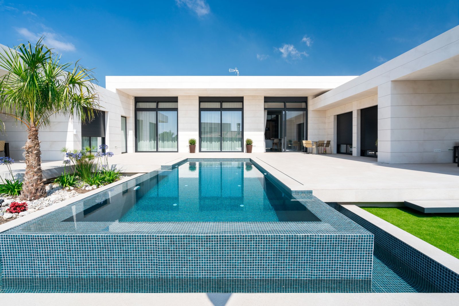 Modern family houses with private pool and garden, Molina de Segura