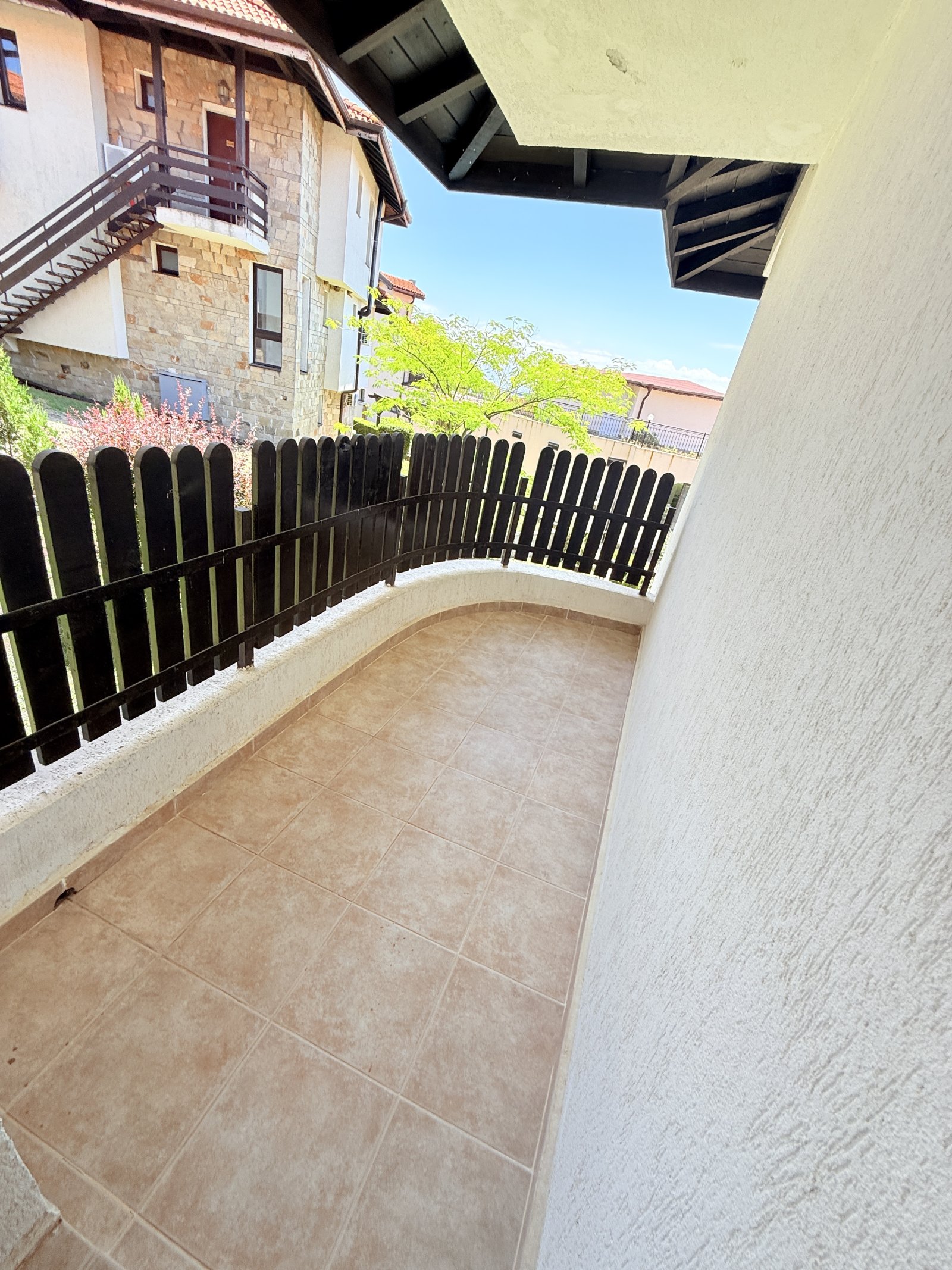 Three-room apartment in the "Bay View Villas" complex in Kosharitsa, Bulgaria