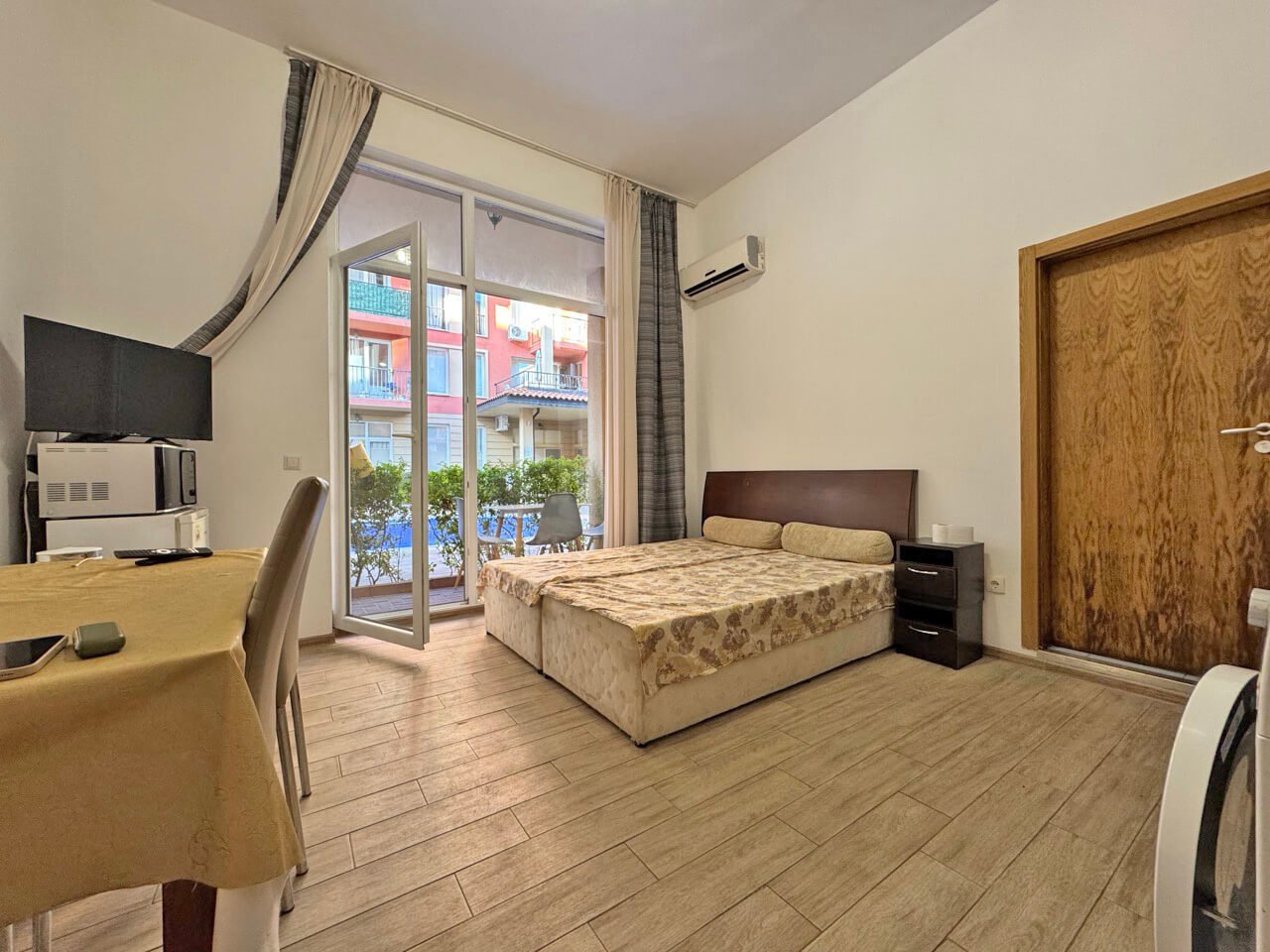 Sunny Beach: Studio with a view of the pool in the 