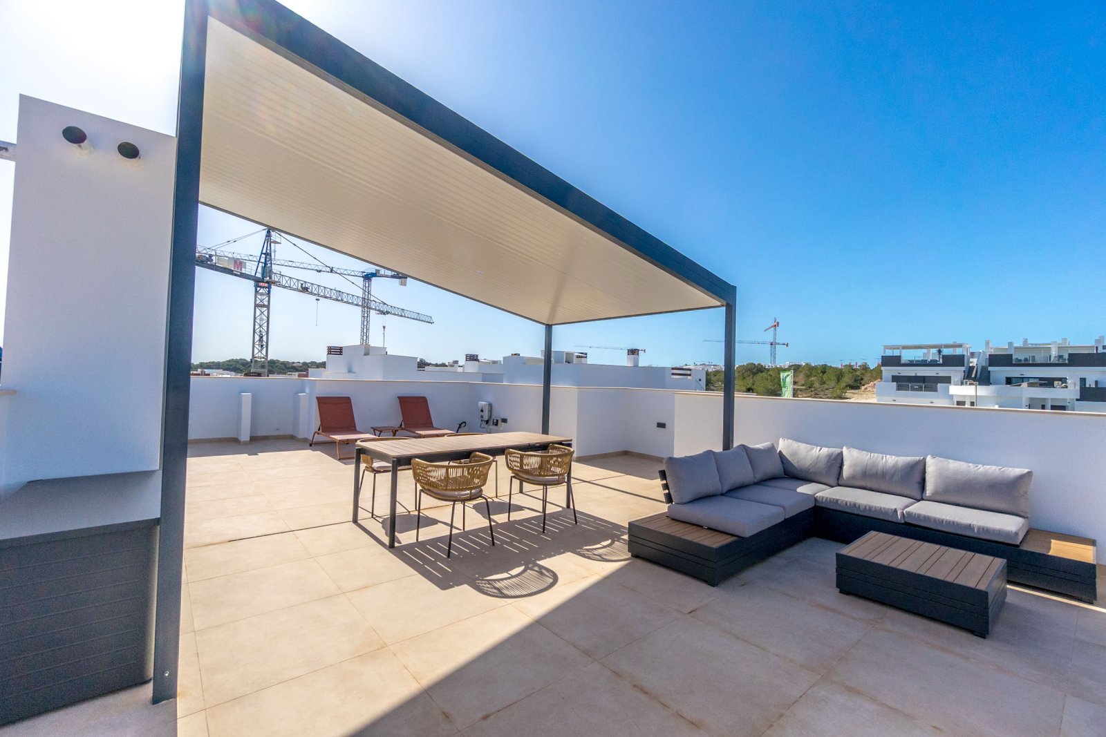 Moderner Bungalow, 4 km vom Meer entfernt und mit Gemeinschaftspool, Torrevieja