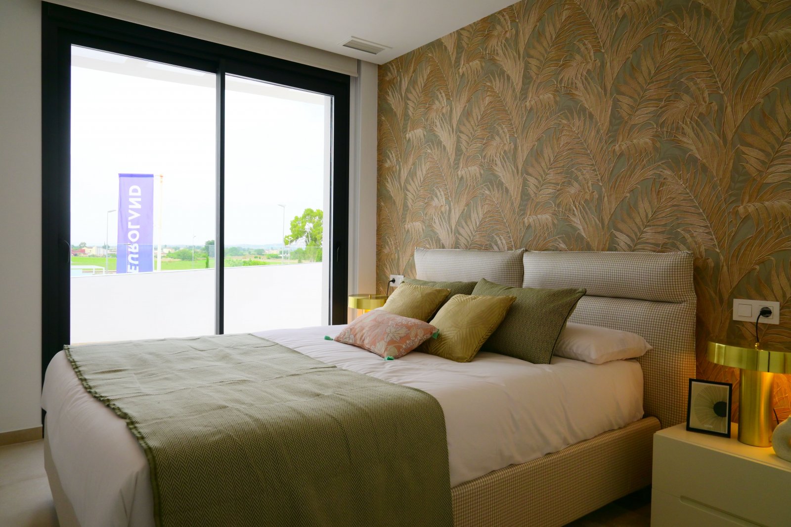 Exclusive houses, private pool and gardens near the airport, Dolores