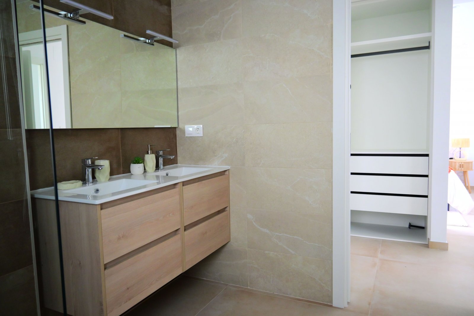 Exclusive houses, private pool and gardens near the airport, Dolores