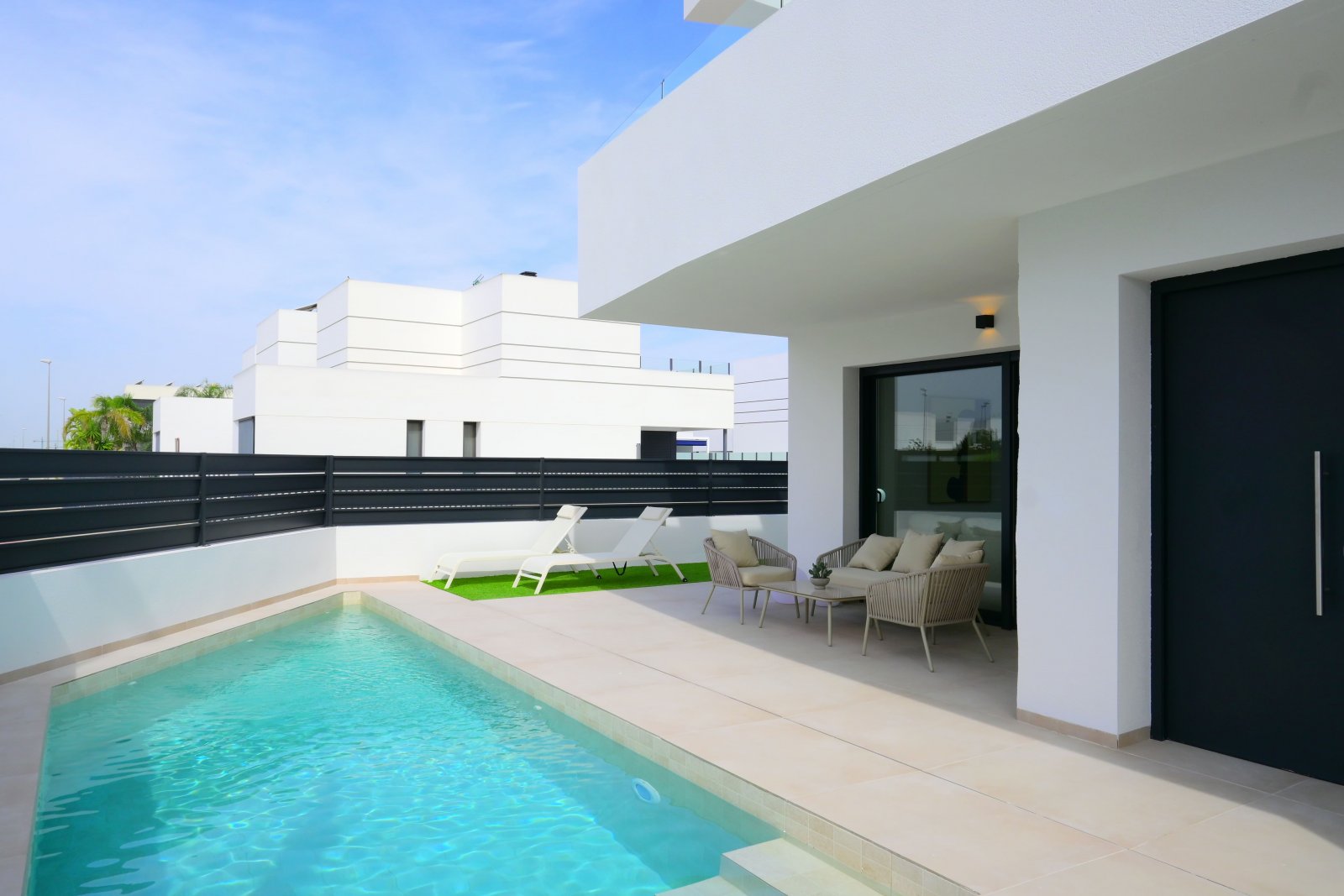 Exclusive houses, private pool and gardens near the airport, Dolores