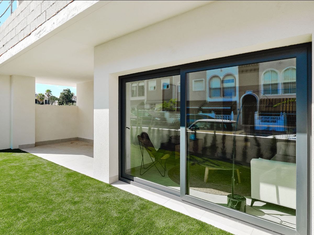 Sonniger Bungalow mit Solarium, 600 m vom Meer entfernt, Torrevieja