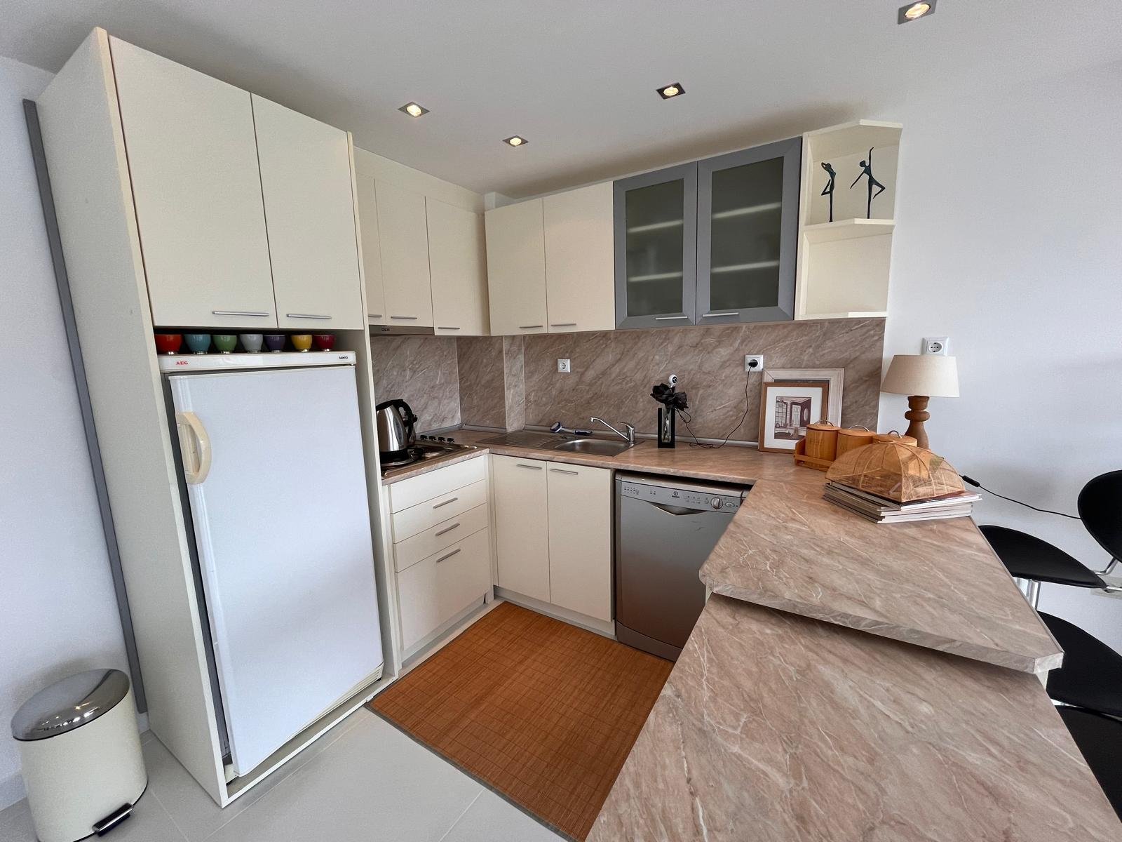 Bright 3-Bedroom Penthouse with Large Terrace in Sveti Vlas – 500m from the Sea