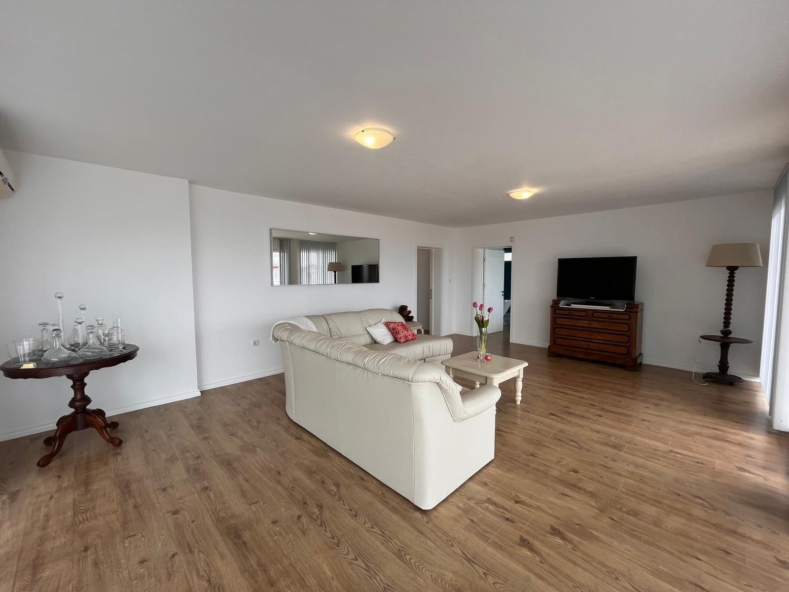 Bright 3-Bedroom Penthouse with Large Terrace in Sveti Vlas – 500m from the Sea