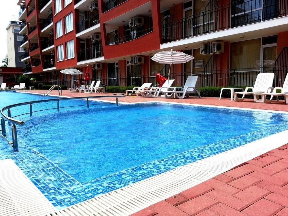 2-room apartment with pool view in Sunset Beach 4, Sunny Beach