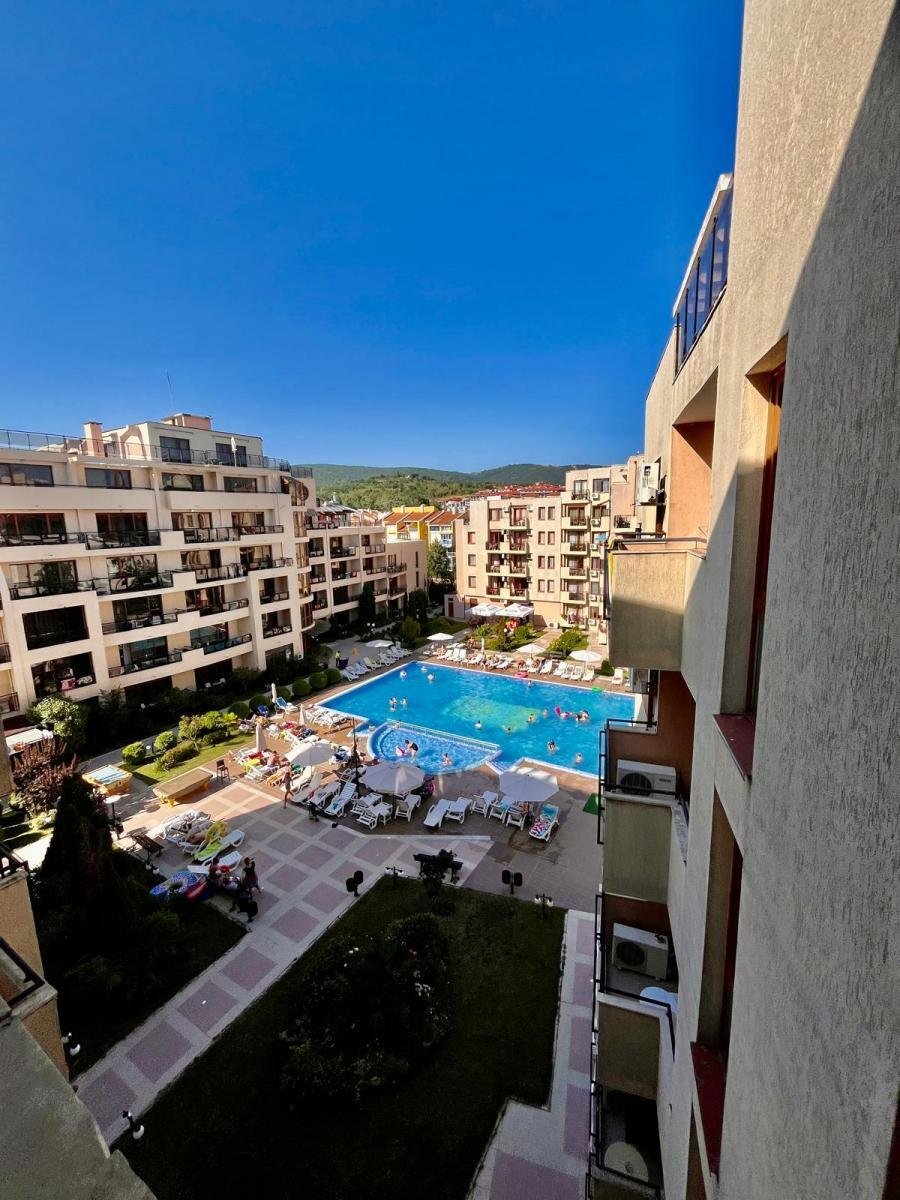 Three-room apartment in the Sunny Victory complex – 300 meters from the sea
