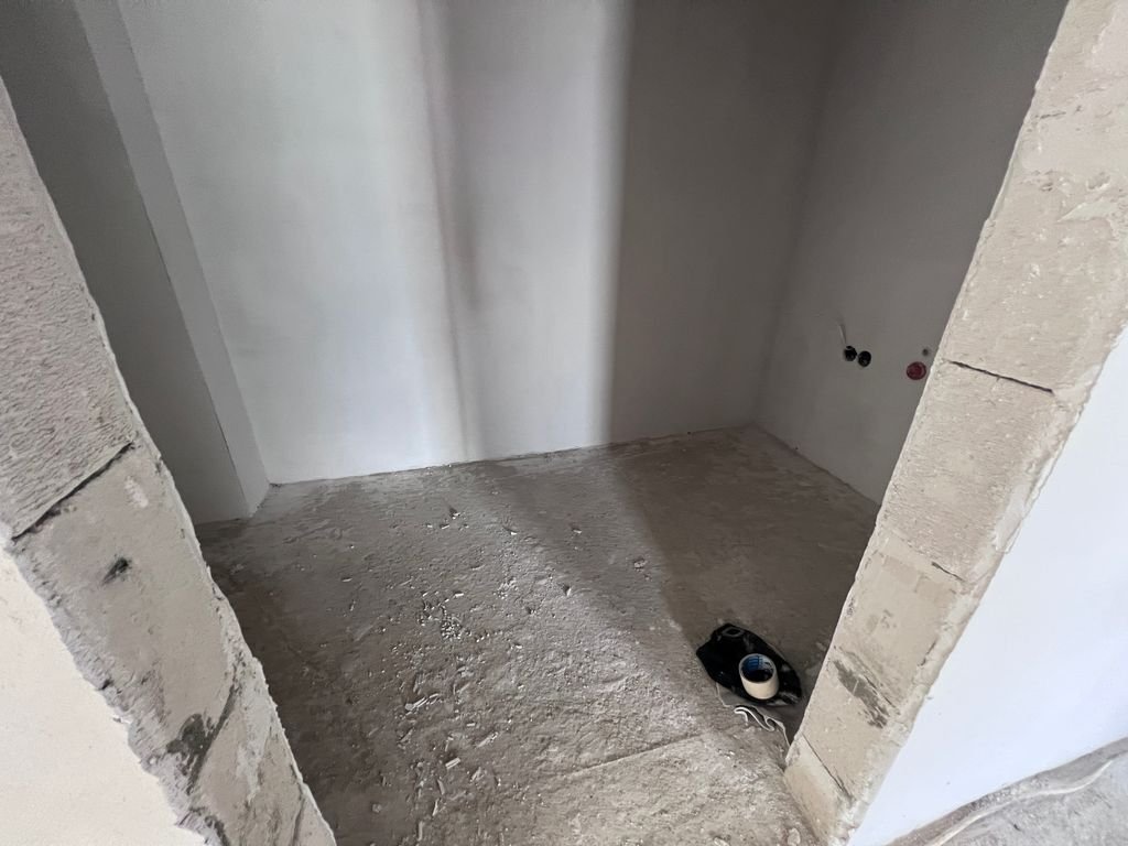 Bungalow in shell condition in Alexandrovo, Bulgaria