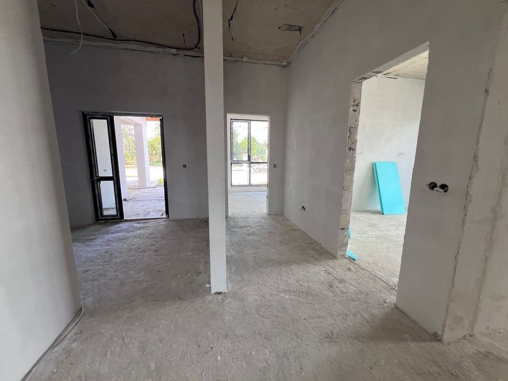 Bungalow in shell condition in Alexandrovo, Bulgaria