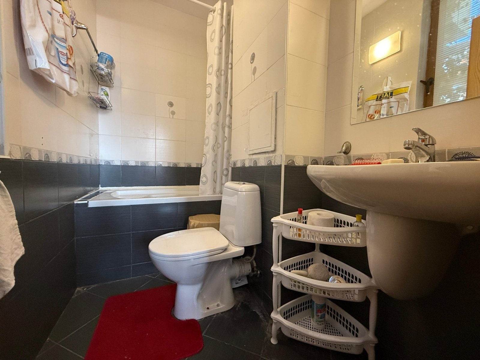 Three-room apartment with direct sea view in the 