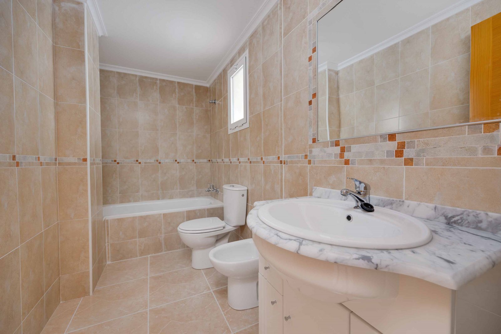 Comfortable apartments with pool and terraces, close to the airport, San Fulgencio