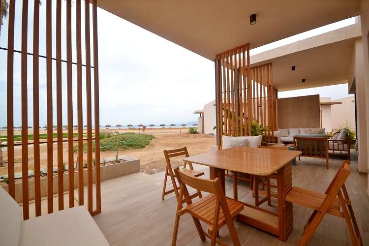 Exclusive detached villa a few steps from the beach | 2 bedrooms | 138 m² | ready to move in