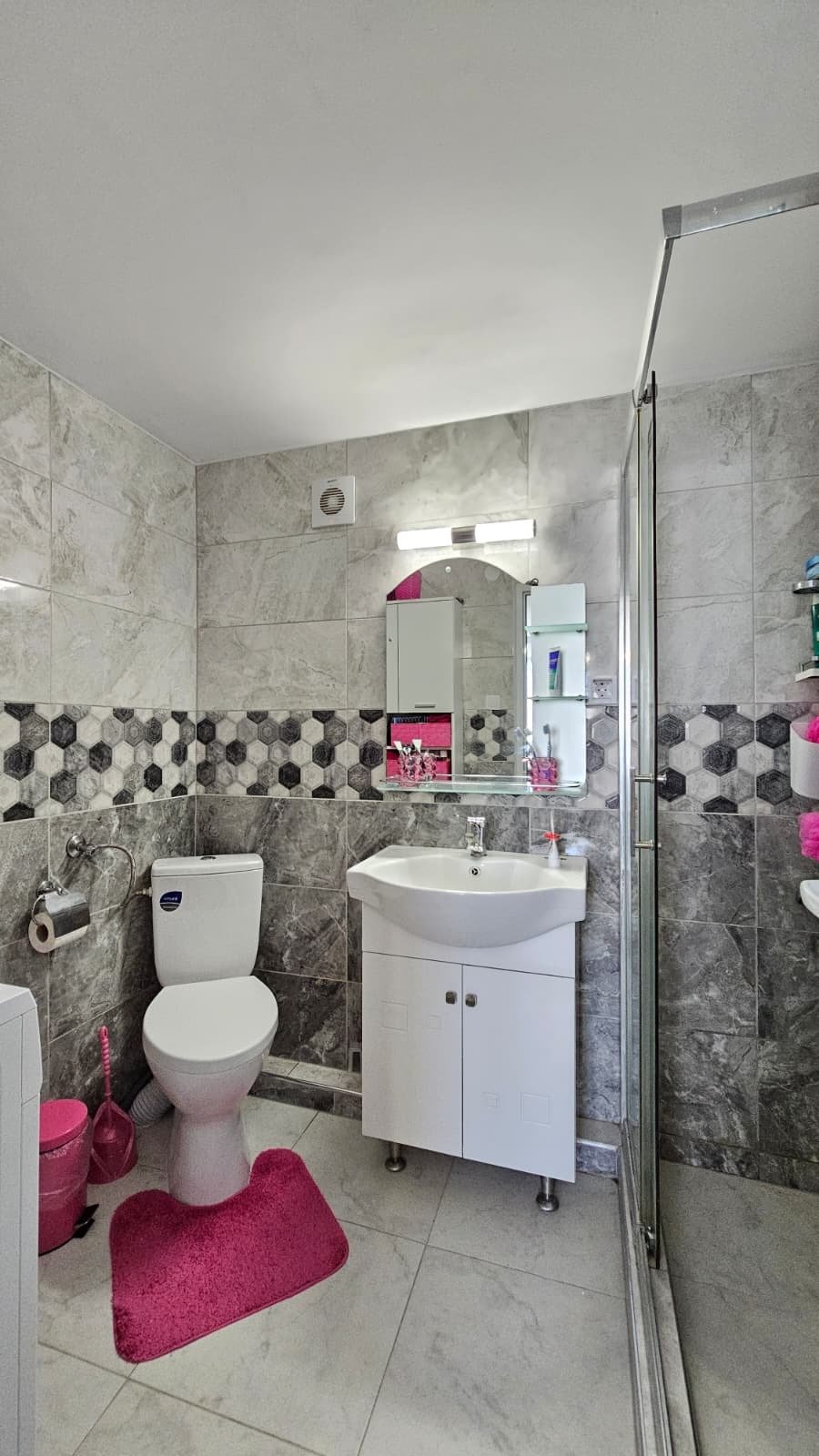 Bungalow with outbuilding and yard in Kosharitsa, Bulgaria