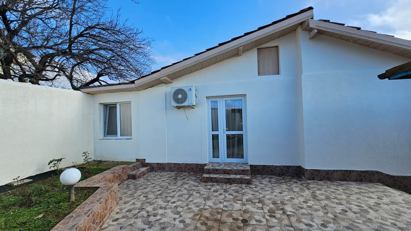 Bungalow with outbuilding and yard in Kosharitsa, Bulgaria
