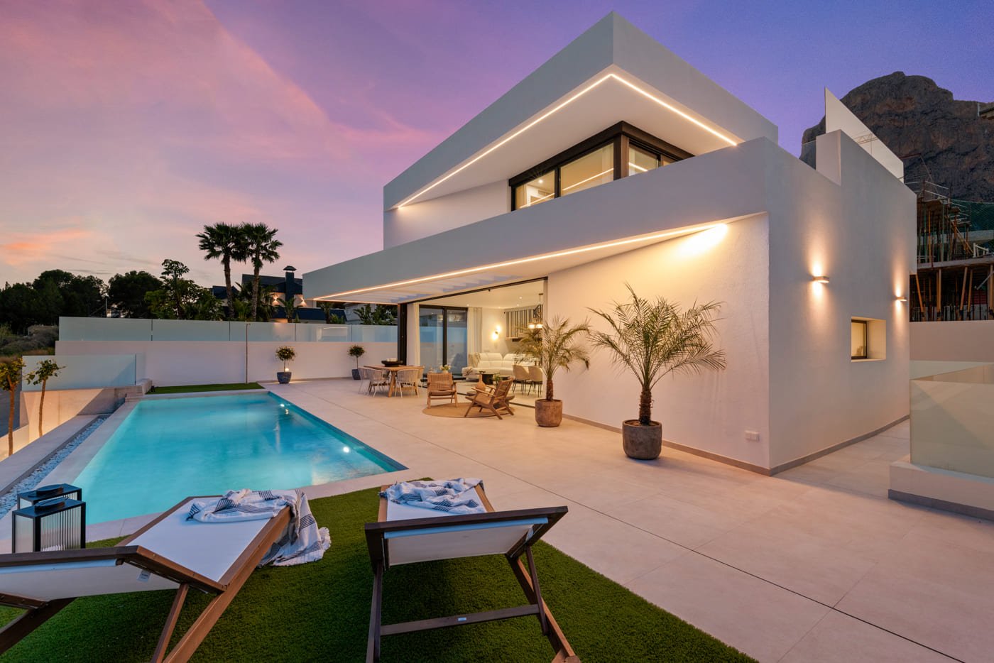 Modern family house with swimming pool and garden, Polop