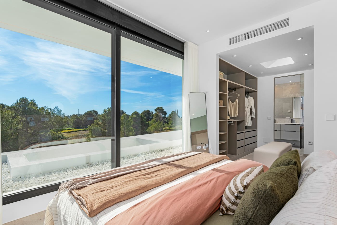 Modern family house with swimming pool and garden, Polop