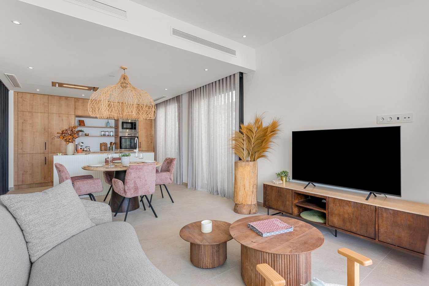 Modern townhouses, private pool and garden near the airport, Dolores