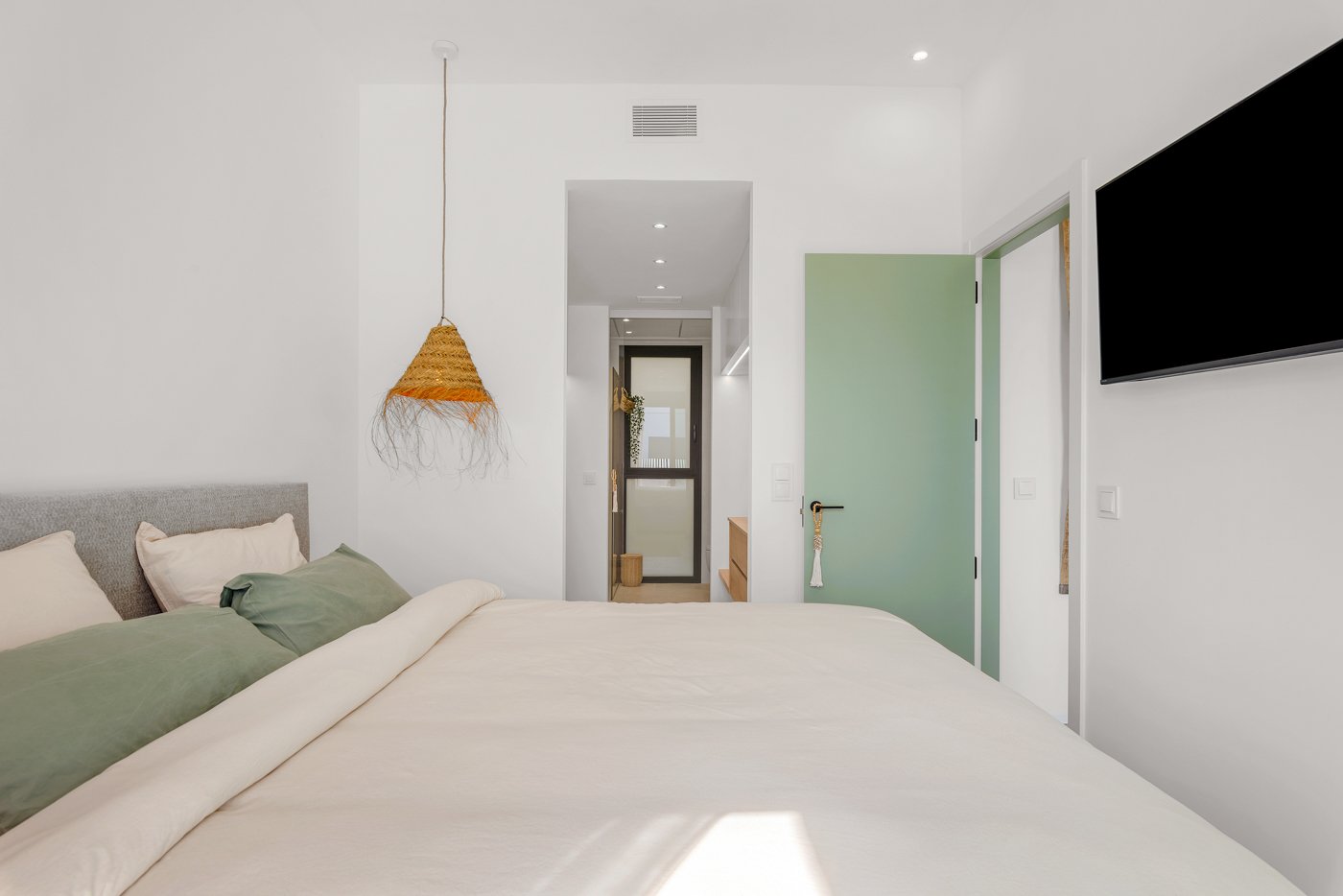 Modern townhouses, private pool and garden near the airport, Dolores