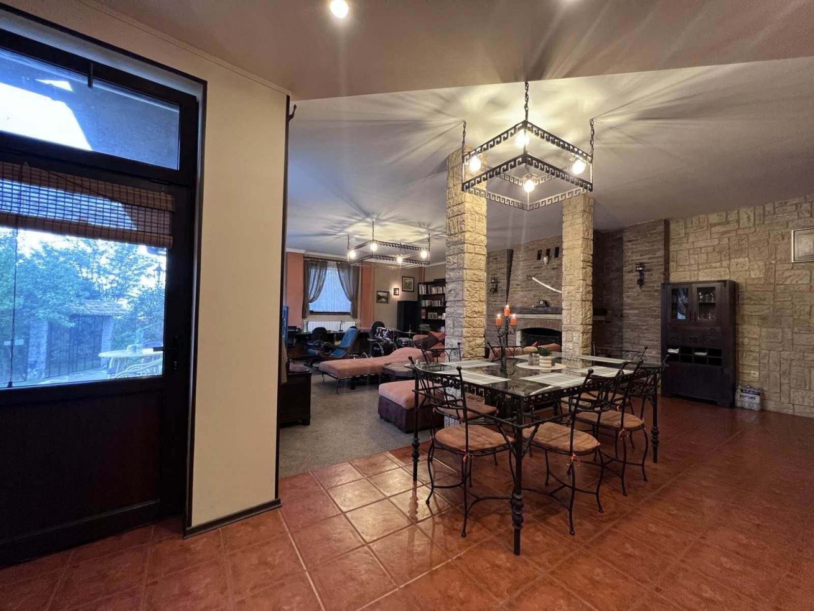 Main building, guesthouse, warehouse building – 1,000 m² in the Avren complex, Varna.