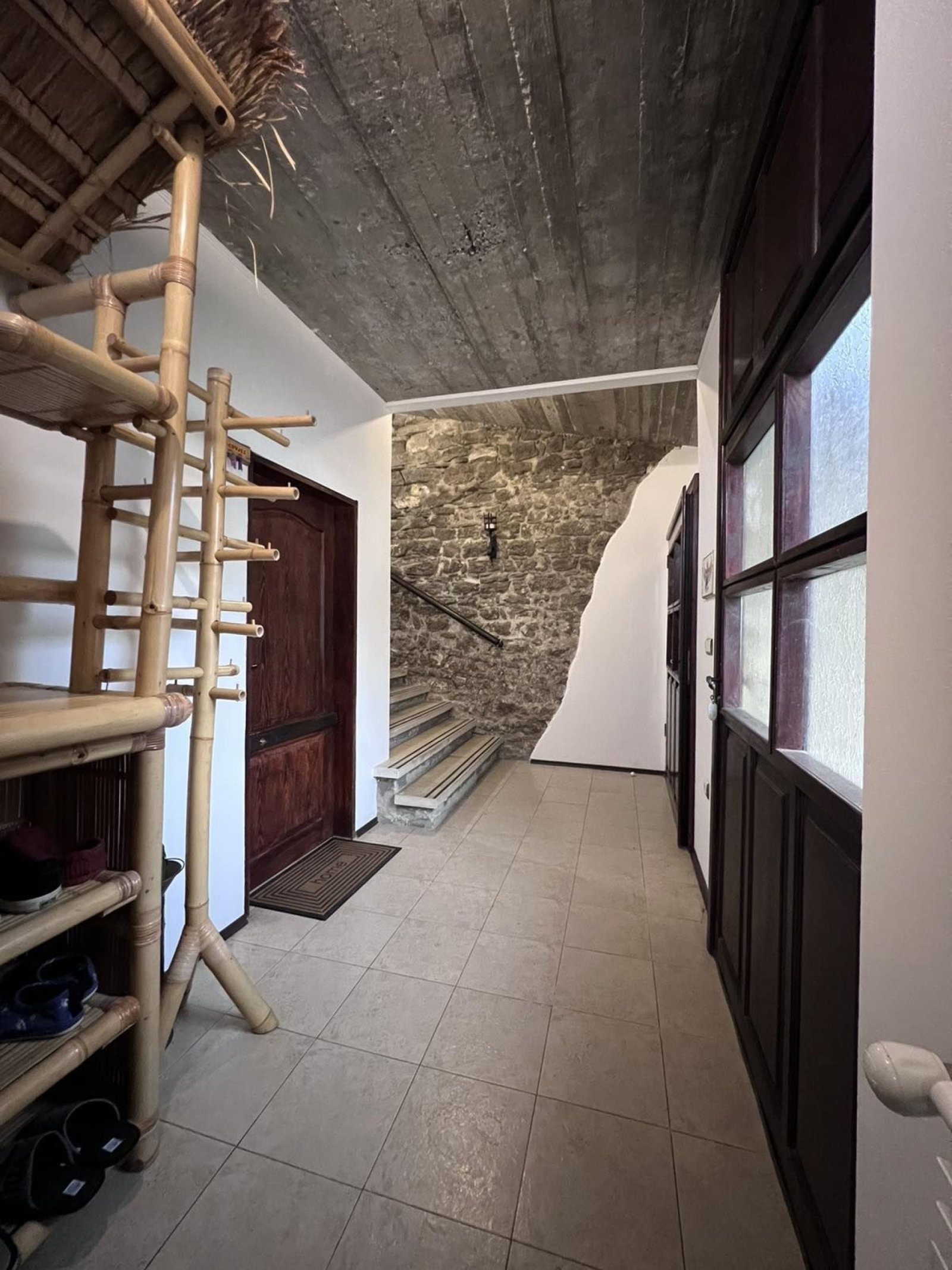 Main building, guesthouse, warehouse building – 1,000 m² in the Avren complex, Varna.