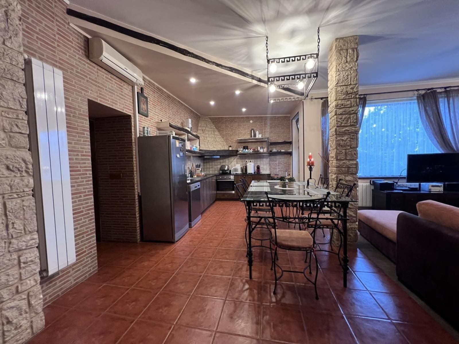 Main building, guesthouse, warehouse building – 1,000 m² in the Avren complex, Varna.