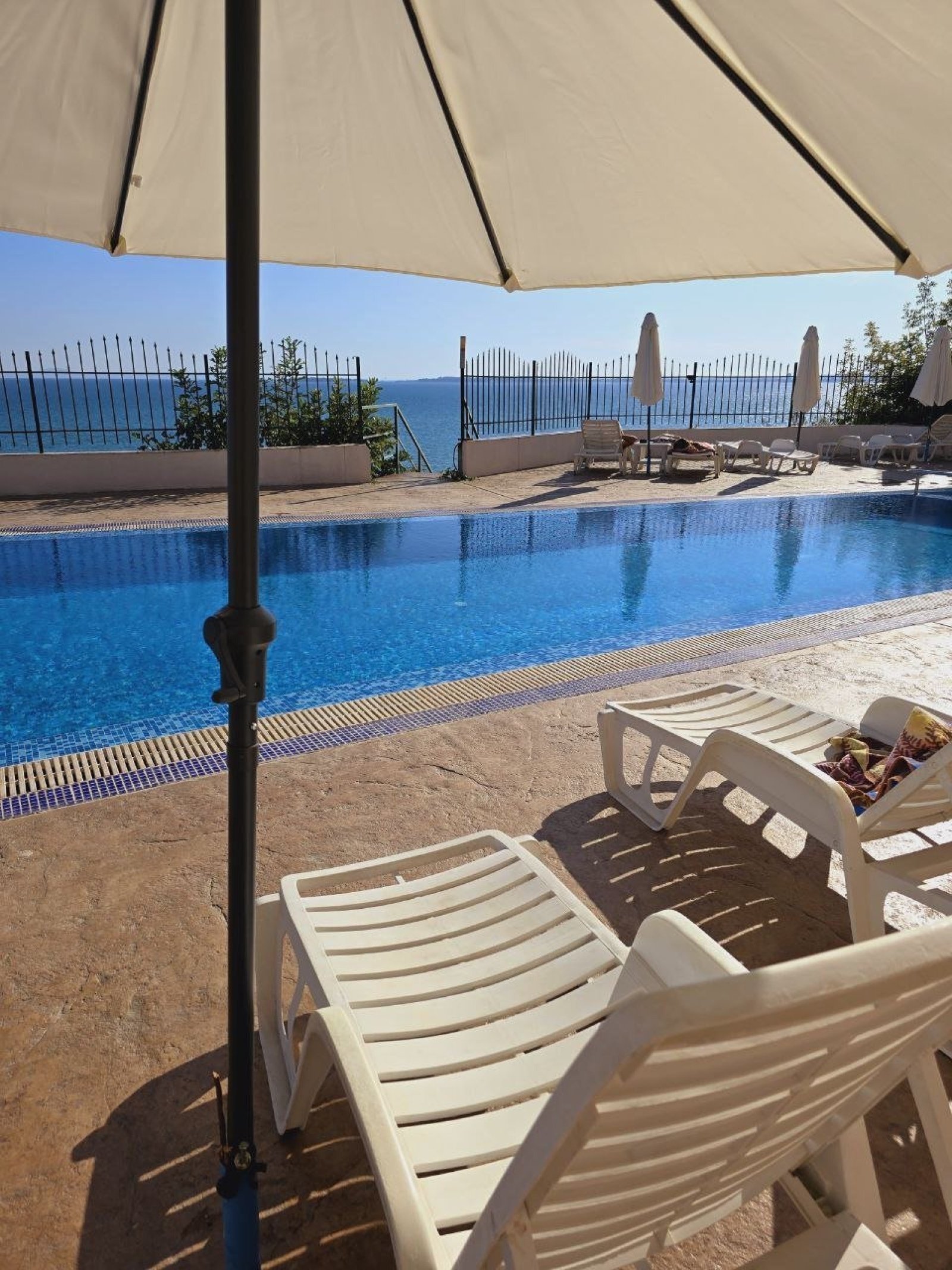 Complex Coral Beach – elegant apartment with luxurious sea views in the first line of the sea in Sveti Vlas, Bulgaria.