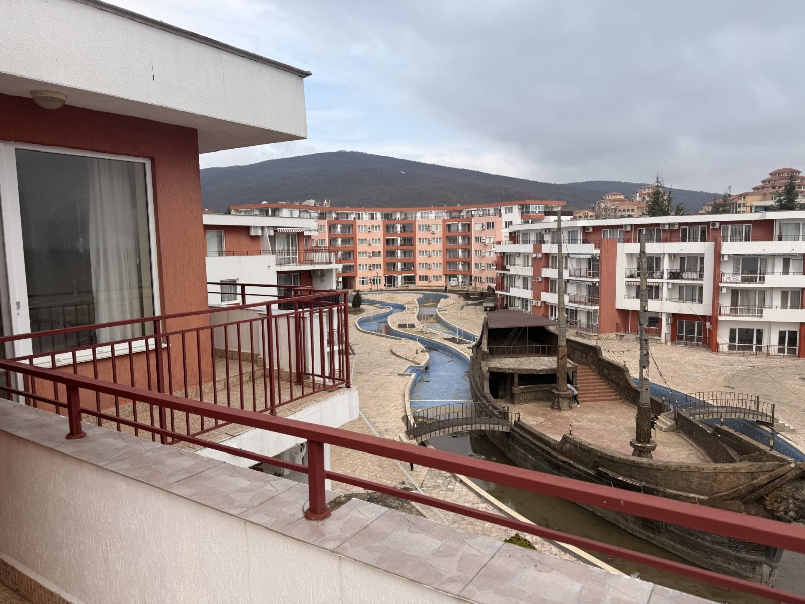 Elenite: One-room apartment with a separate bedroom and panoramic sea view at Privilege Fort Beach, Bulgaria. 