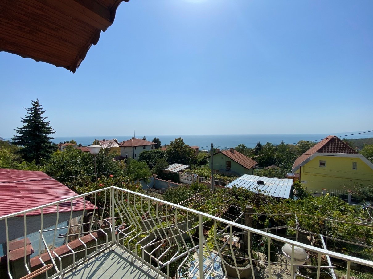 2 semi-detached houses in Balchik with a sea view