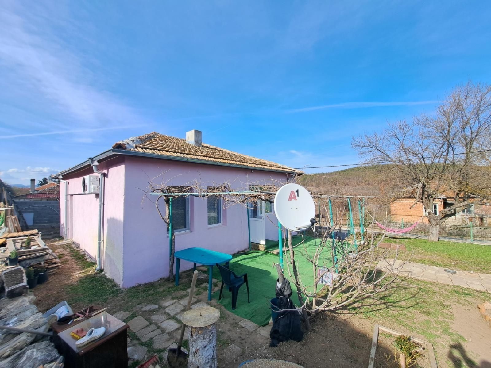 House in the village of Zavet, Sungurlare municipality.