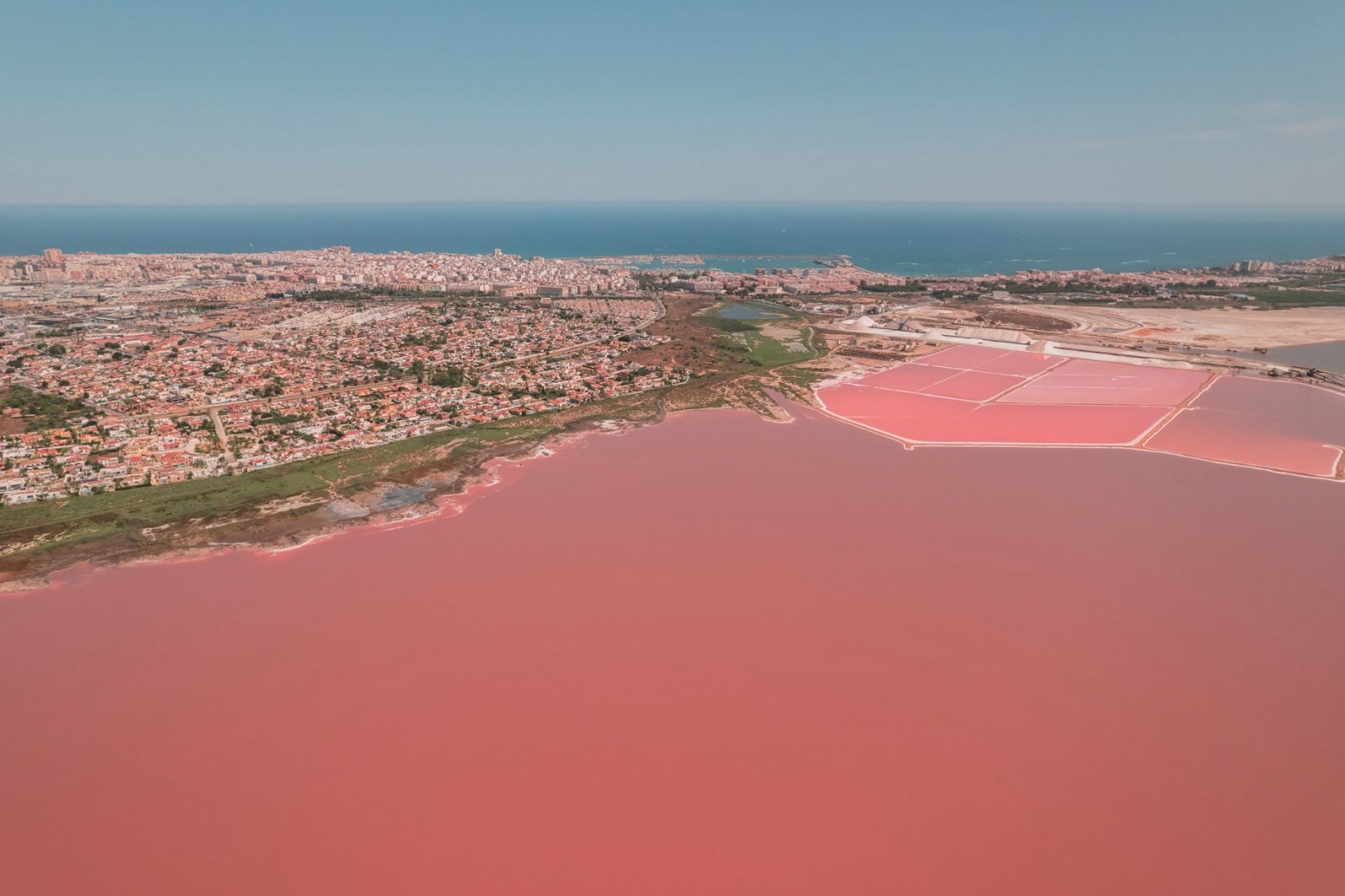 Comfortable bungalows with private garden and shared pool, Torrevieja