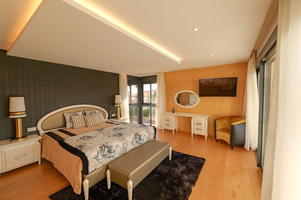 Exklusive Villa, 100 m vom Meer entfernt, mit Schwimmbad, Torrevieja