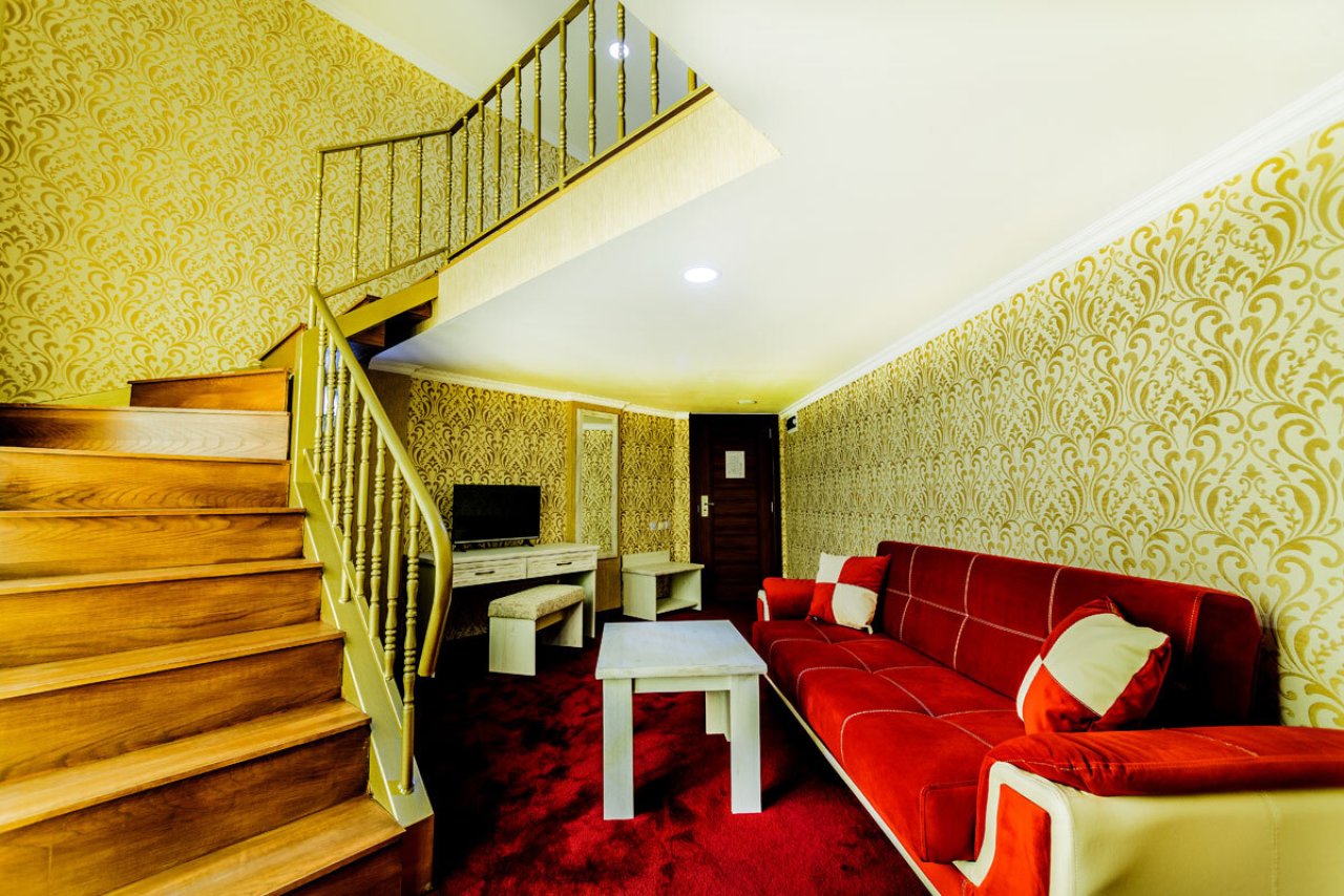 hotel-alisa-mezonet-1-living-room-2