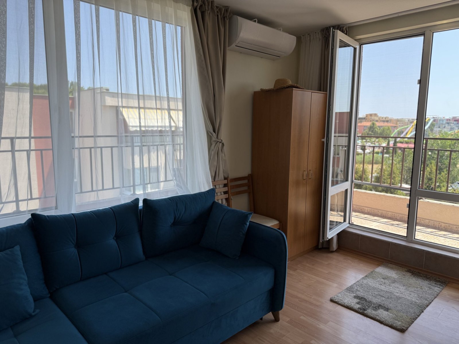 Cozy studio apartment with a view of the mountains in the Holiday Fort Club complex, located in the holiday resort of Sunny Beach, Bulgaria.