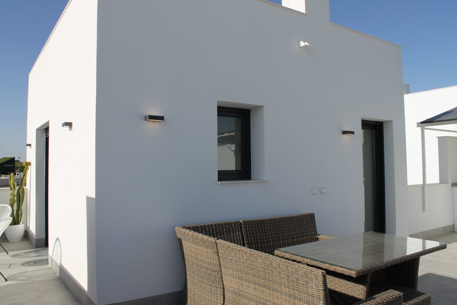 Exklusive freistehende Häuser mit Schwimmbad und privatem Garten, in der Nähe des Flughafens, Roldán