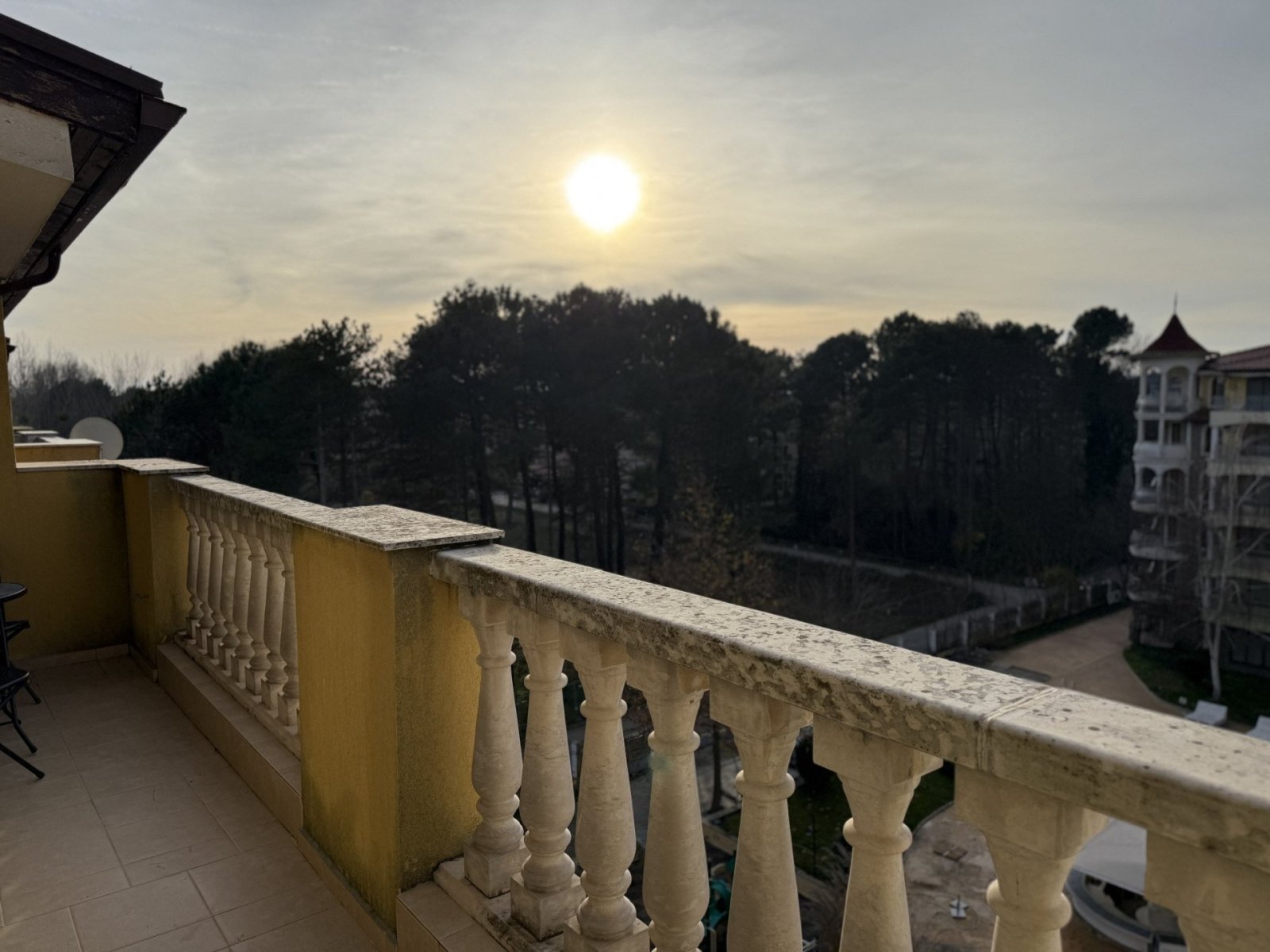 Spacious three-room apartment with two bedrooms and two terraces in the Summer Dreams complex, in a prime location at the Sunny Beach resort in Bulgaria.