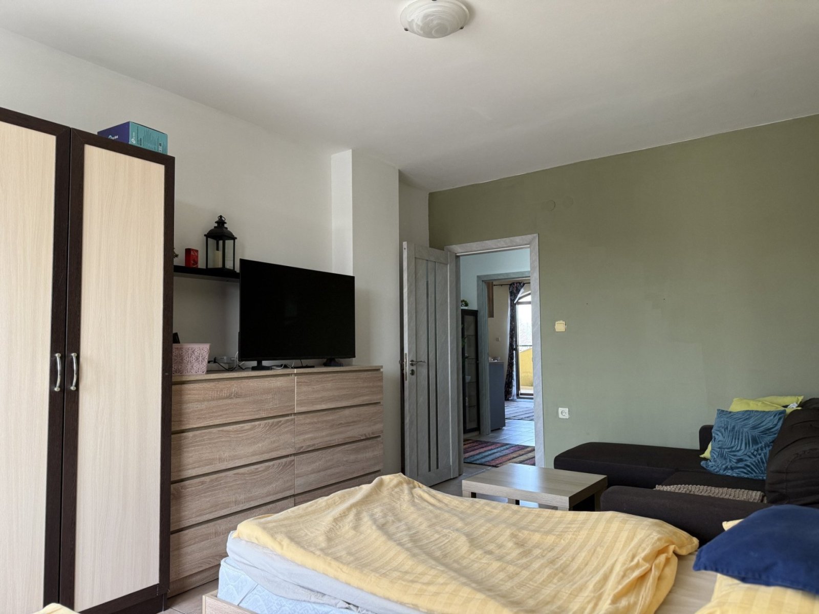 Spacious three-room apartment with two bedrooms and two terraces in the Summer Dreams complex, in a prime location at the Sunny Beach resort in Bulgaria.