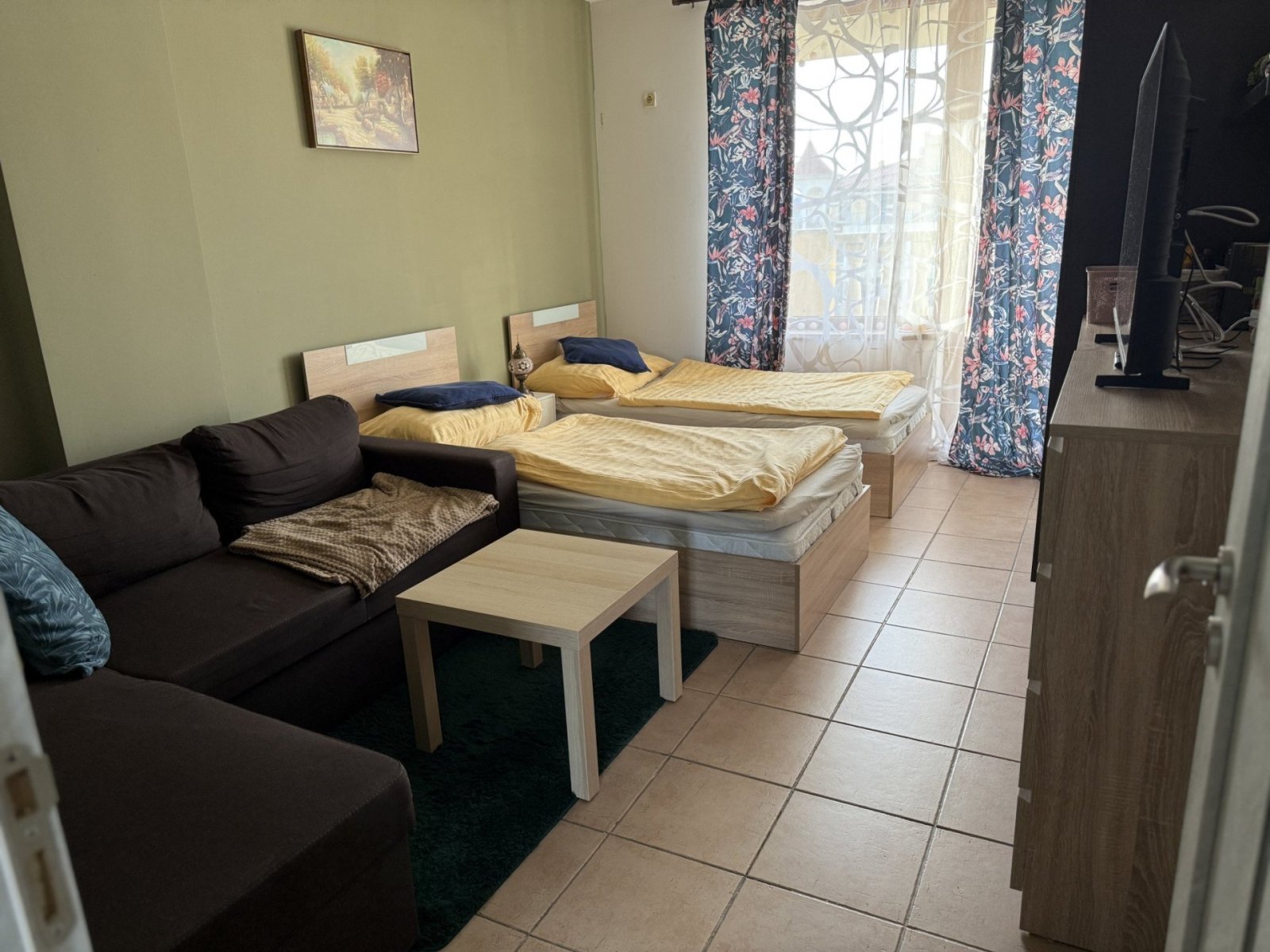 Spacious three-room apartment with two bedrooms and two terraces in the Summer Dreams complex, in a prime location at the Sunny Beach resort in Bulgaria.