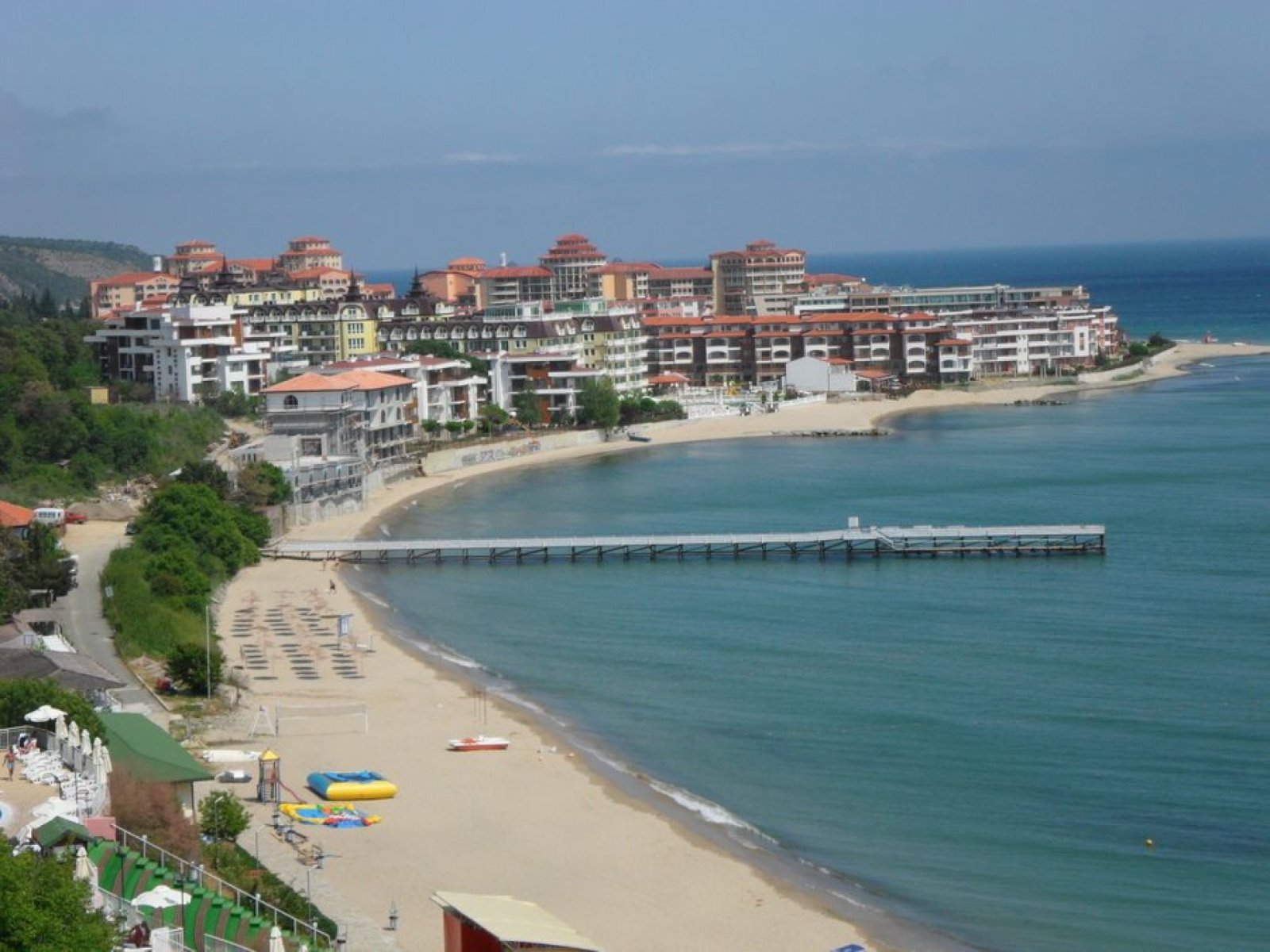 Two-room apartment only 100 meters from the sea in the prestigious Sun Wave complex in Sveti Vlas, Bulgaria.