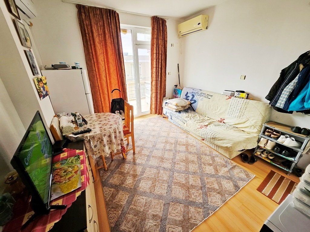 Sunny Beach: Bright 1-Bedroom Apartment with Large Balcony in Sunny Day 5 