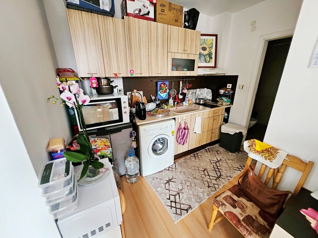 Bright 1-Bedroom Apartment with Large Balcony in Sunny Day 5