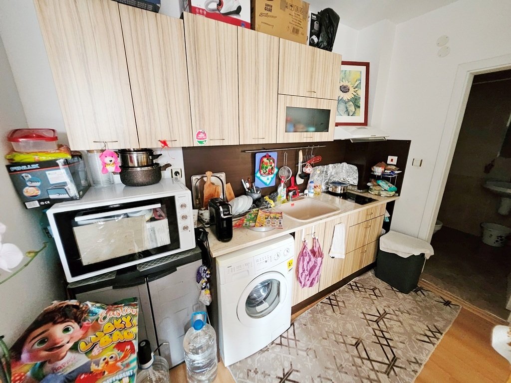 Bright 1-Bedroom Apartment with Large Balcony in Sunny Day 5