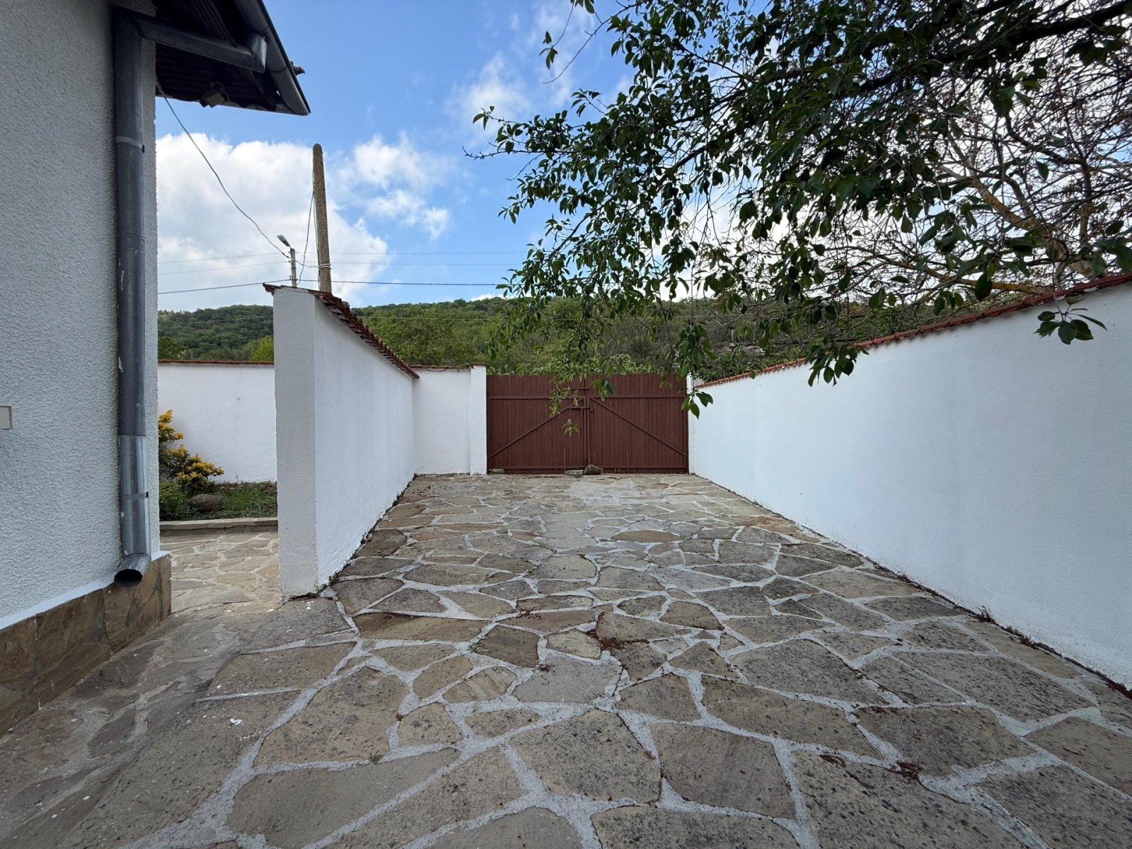 Single-story house with its own garden in the village of Goritsa, Bulgaria.