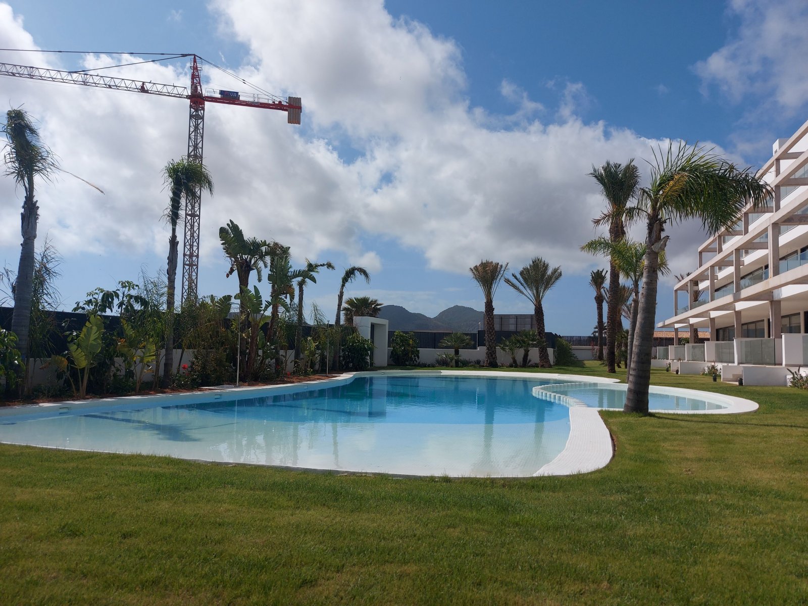 Modern apartments 400 m from the sea, with swimming pool and garage, Mar de Cristal