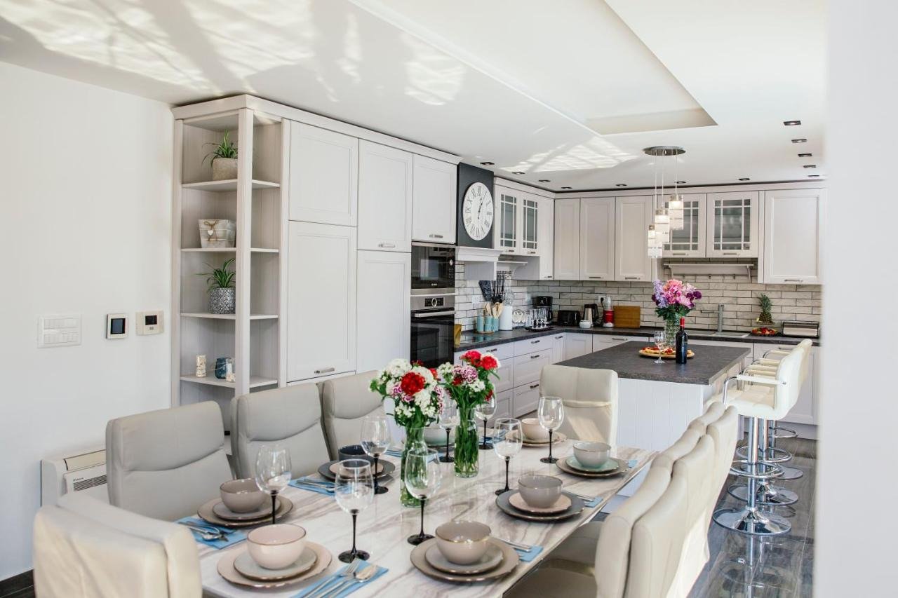 Elegant villa with panoramic sea views and private pool in Podstrana