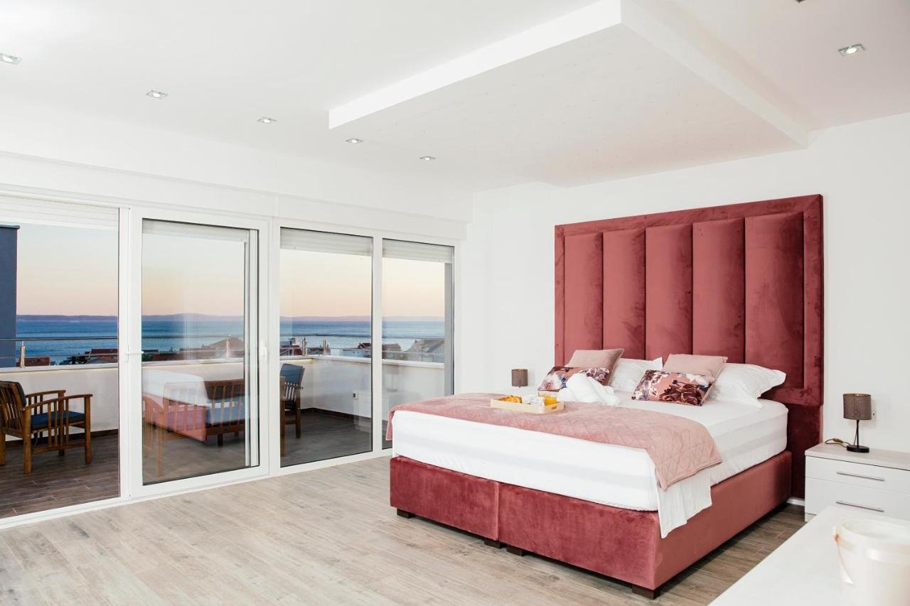 Elegant villa with panoramic sea views and private pool in Podstrana