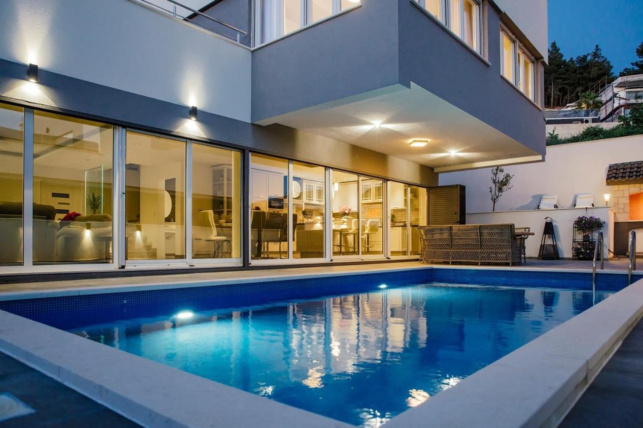 Elegant villa with panoramic sea views and private pool in Podstrana