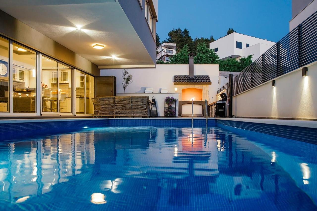 Elegant villa with panoramic sea views and private pool in Podstrana
