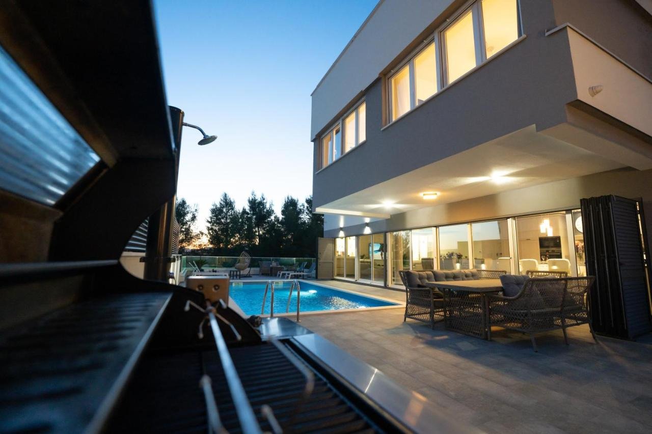 Elegant villa with panoramic sea views and private pool in Podstrana