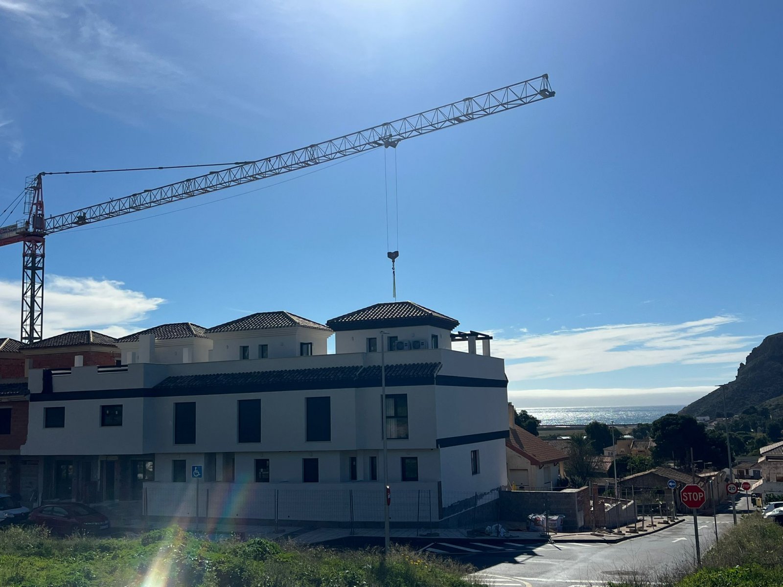 Modern townhouses, 2 km from the sea with swimming pool and garage, Portman